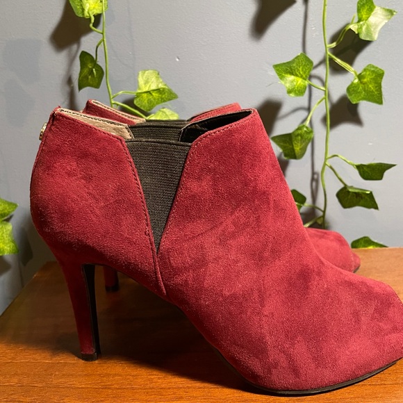 SUEDE BURGUNDY HEELS - Picture 3 of 4